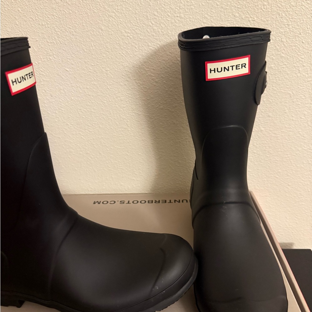 Hunter women’s Black Rain Boots